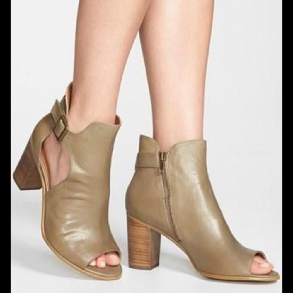 Steve Madden Nextstar Peep Toe Booties in tan